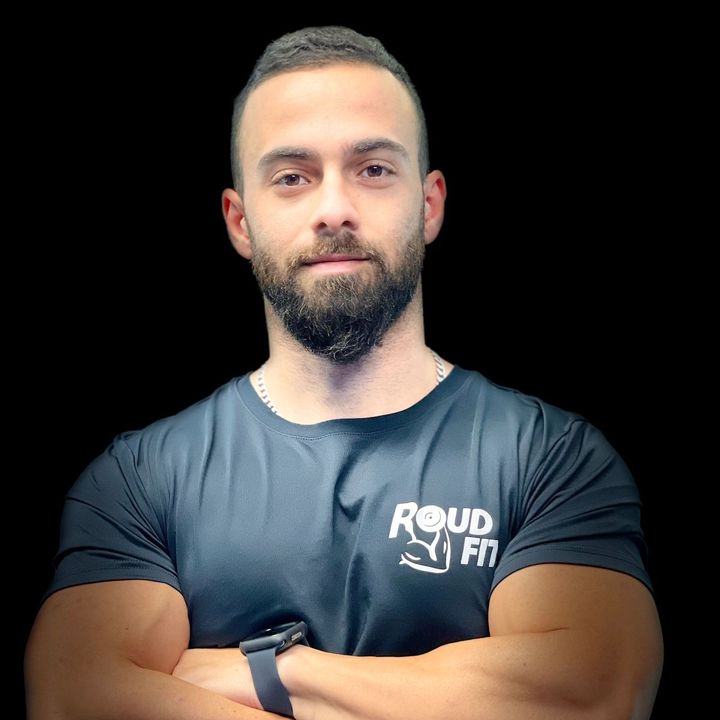 Kareem Hallak, personal trainer, arms crossed in a Roudfit T-shirt